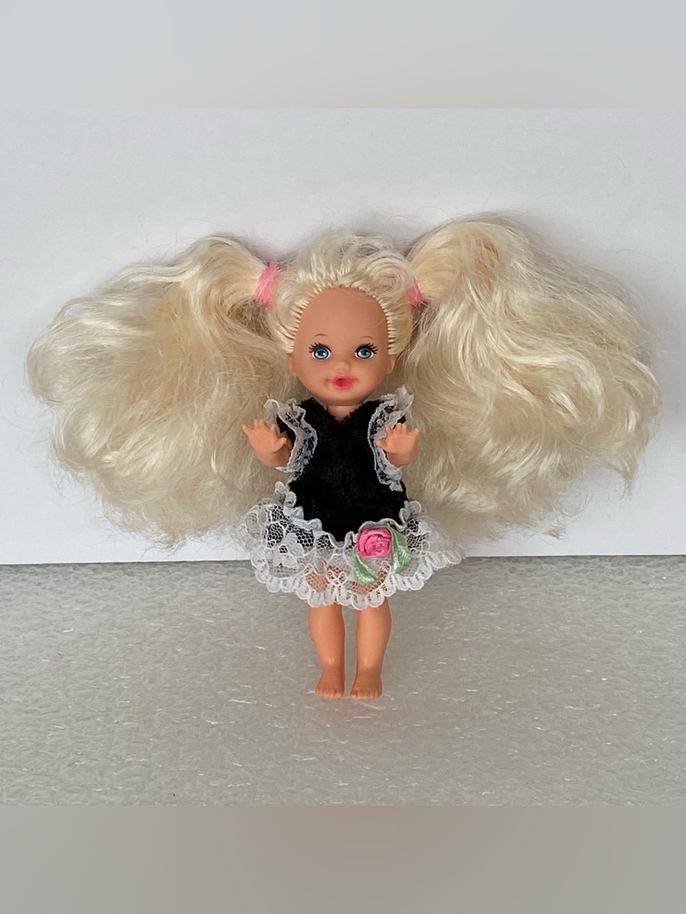 Vintage Mattel 1994 Kelly Doll Baby Sister of Barbie with Moving Arms Lever